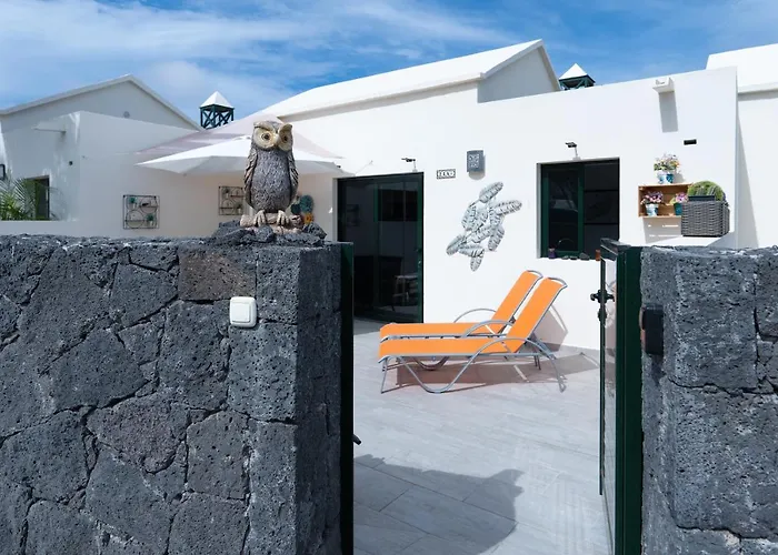 Comfortable Houses Playa Roca Beachfront Access Costa Teguise