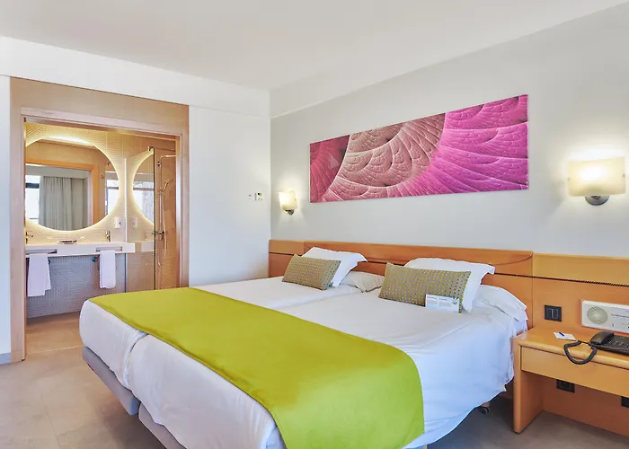 Puerto Rico (Gran Canaria) hotels near Playa de Amadores