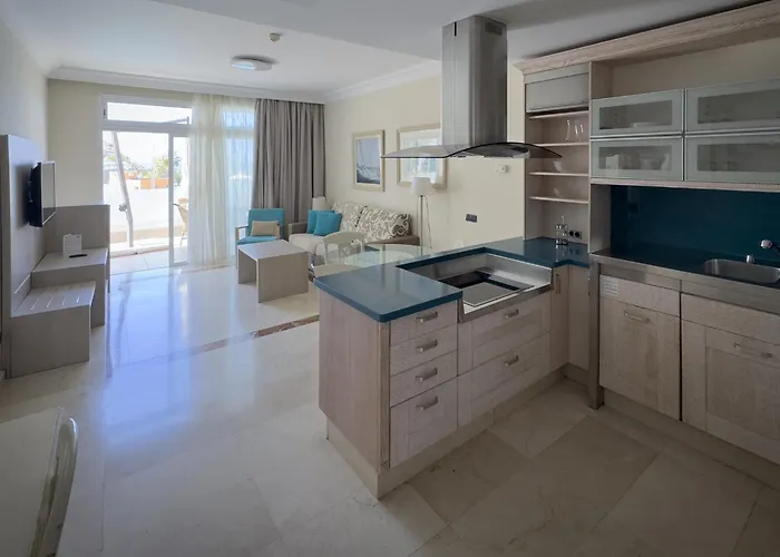 Amadores Hotels