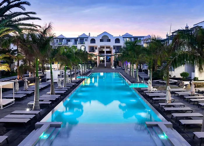 Costa Teguise hotels near El Jablillo