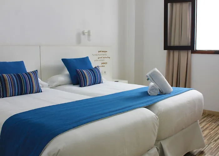Las Palmas de Gran Canaria hotels near Centro Comercial Escaleritas 54