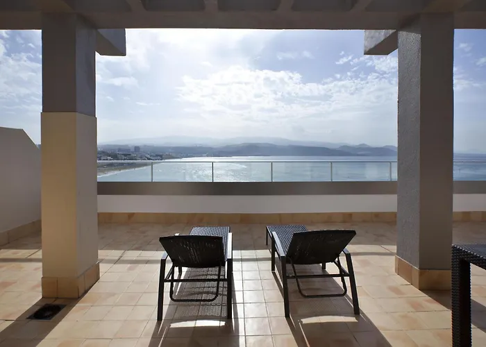 Las Palmas de Gran Canaria Dog Friendly Hotels near Playa Las Canteras