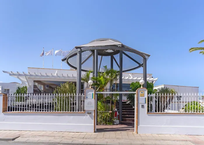 Corralejo hotels near Botanico de Corralejo Park