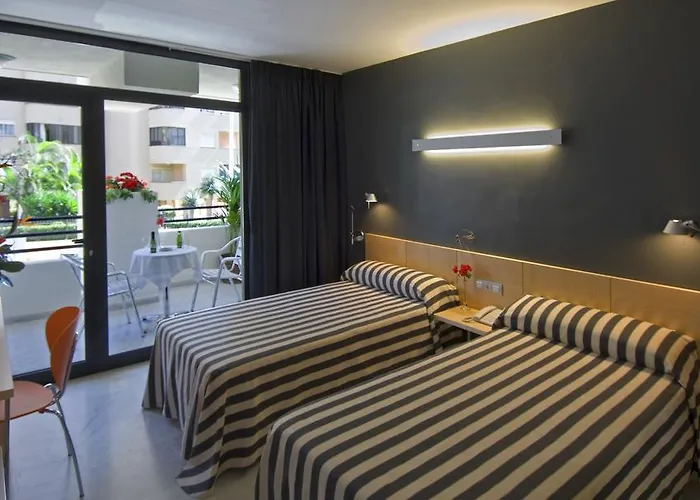 Santa Cruz de Tenerife hotels near Plaza de Espana